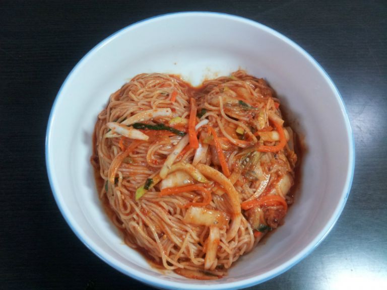 매콤한 비빔국수
