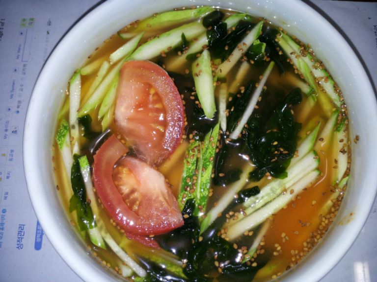 오이미역냉국(キュウリとワカメ冷たいスープ)